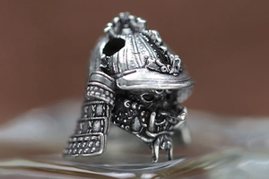 Бусина Шлем Самурая (белая)
