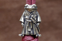 Бусина Лягушка Самурай (белая)